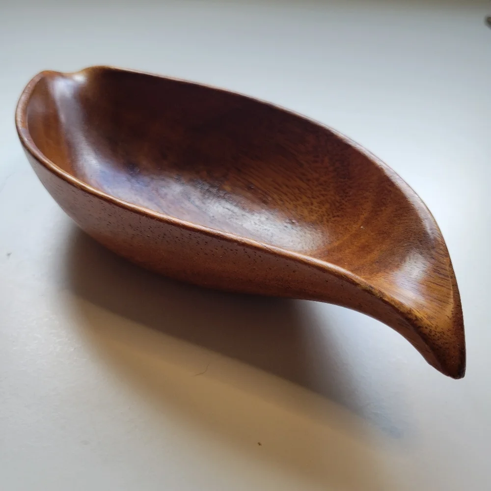 VTG MCM Orobilt Monkey Pod Leaf Shape Salad Snack Fruit Nut Snack Bowl 11x4.5x2